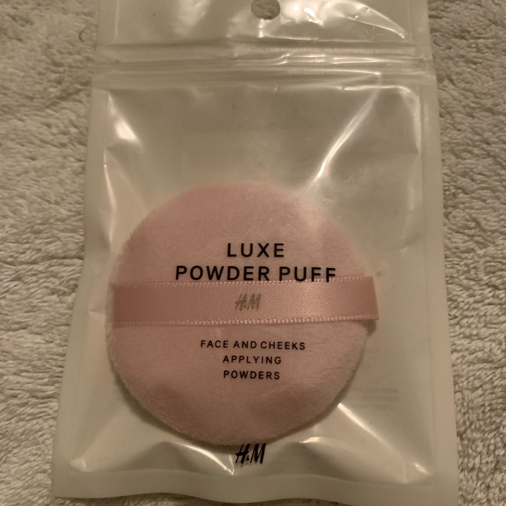 HM Luxe Powder Puff